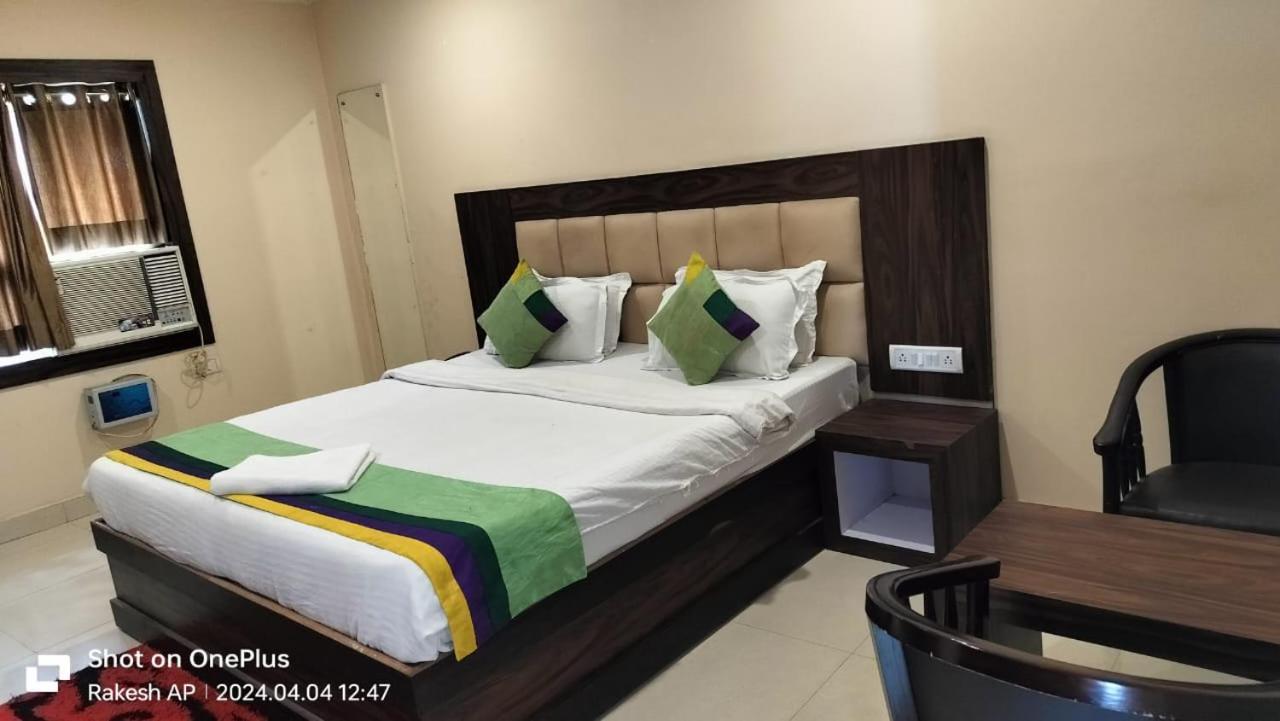 Hotel Paradise Convention Bhubaneswar Bagian luar foto